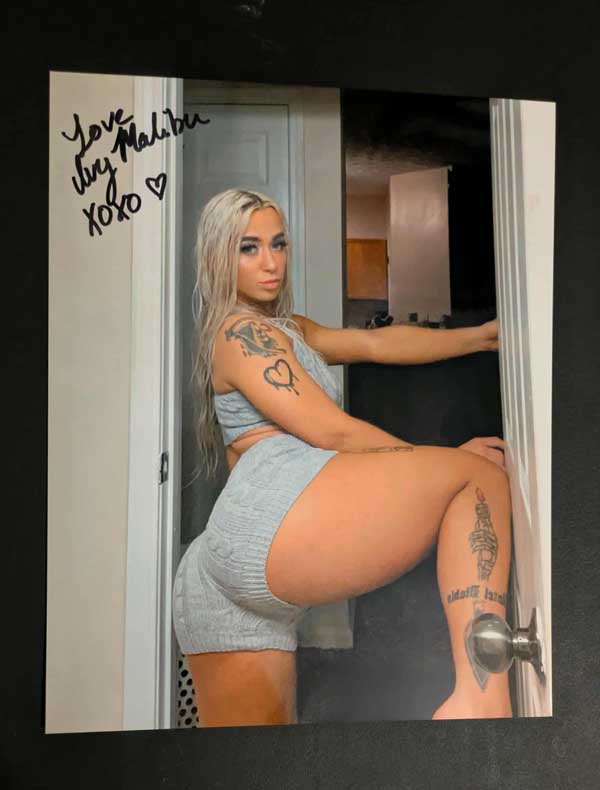 Ivy Malibu "The Fatal Attraction" Pose 2 Signed Photo COA