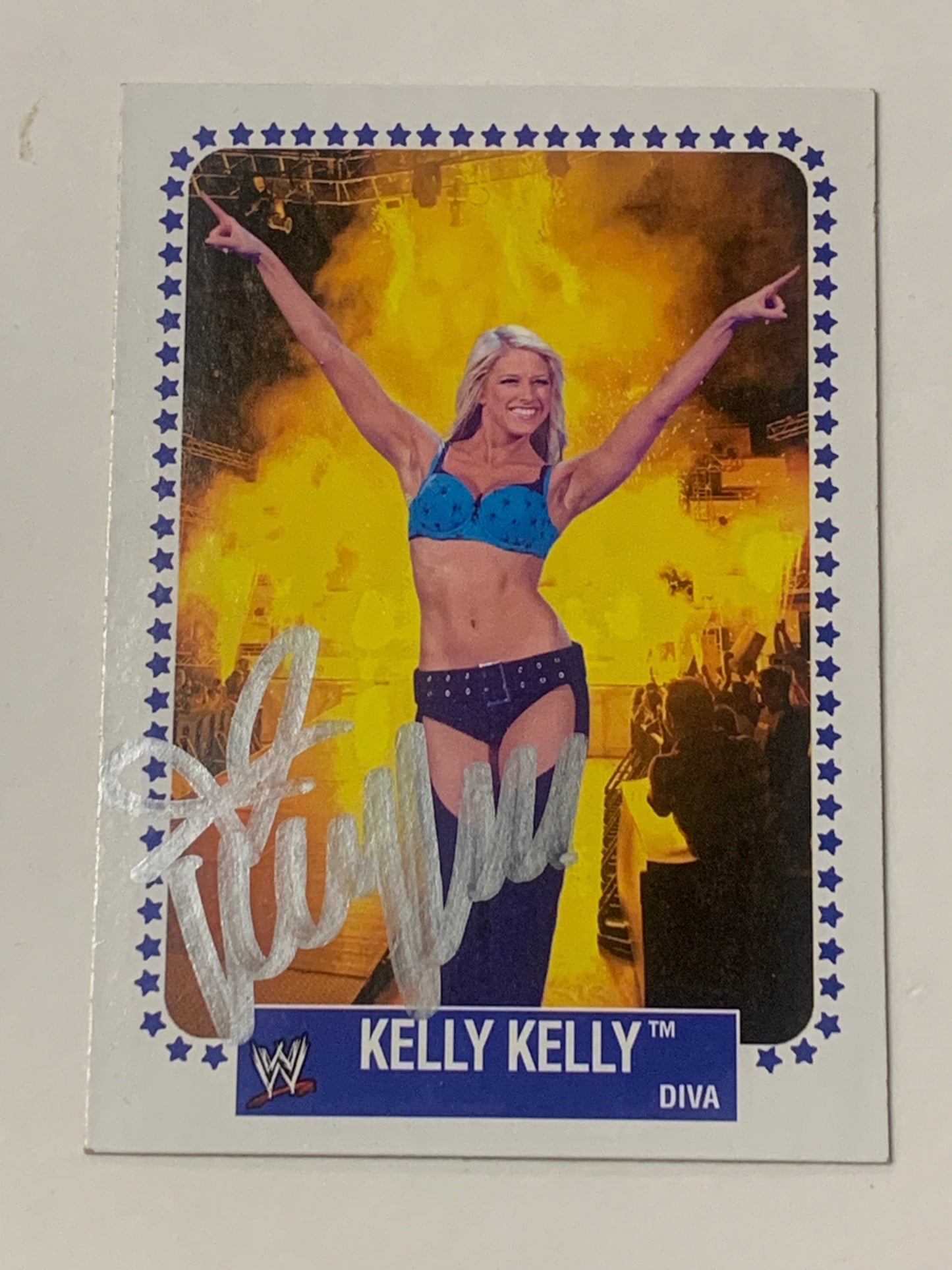 Kelly Kelly 2008 WWE SIGNED Topps Heritage Card (Comes w/COA)