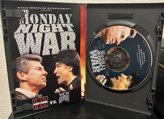 + WWE DVD “The Monday Night War” (WCW vs WWE)
