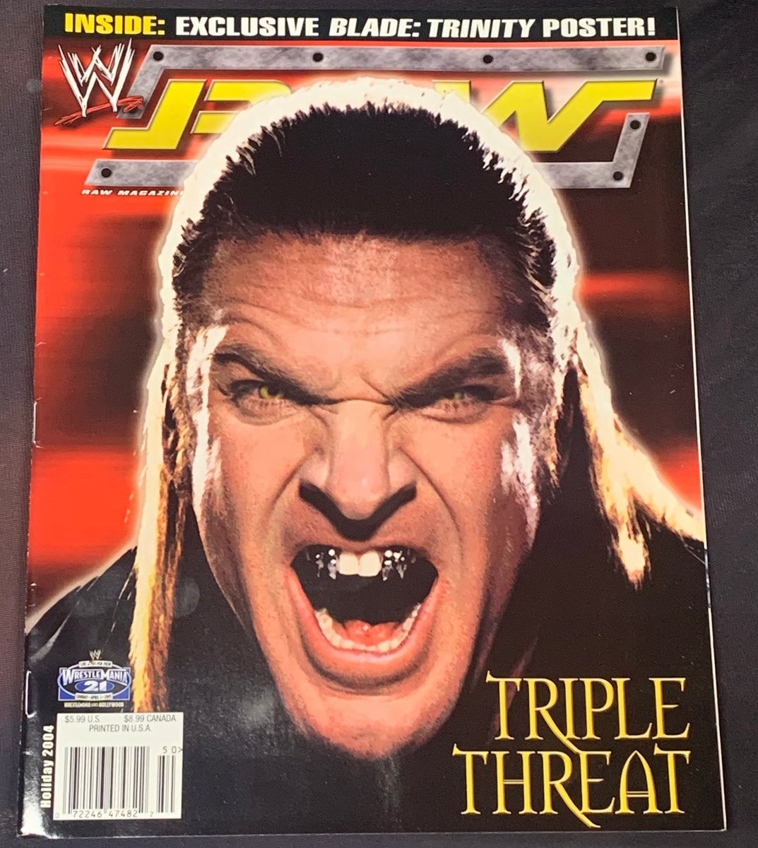 WWE RAW Magazine Holiday 2004 (Exclusive Blade Trinity Triple H Poster  Inside)!!!