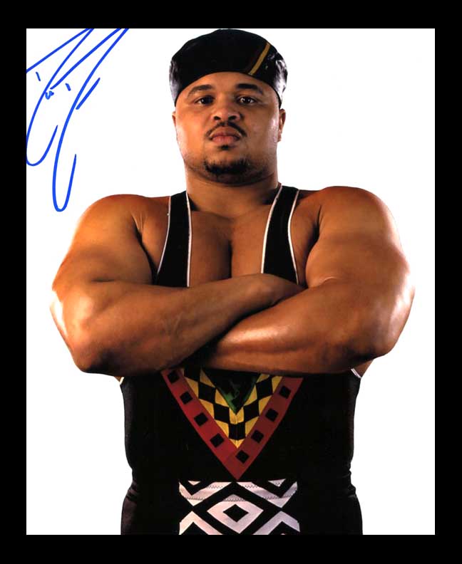D'Lo DLO Brown Pose 6 Signed Photo