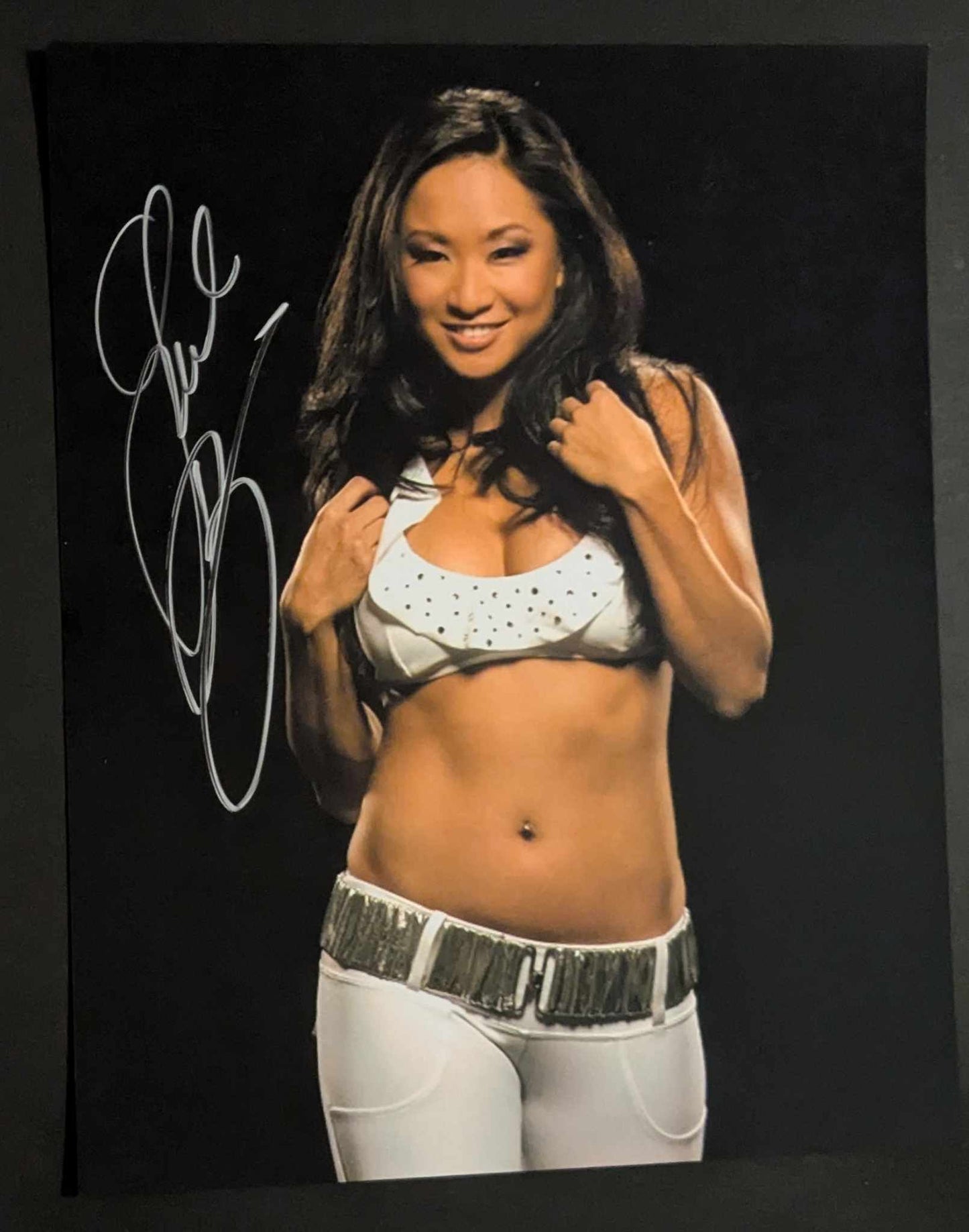 Gail Kim Pose 5 Signed Photo COA