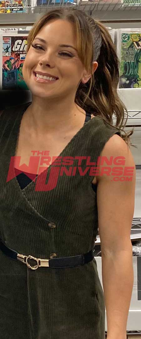 Quinn Mckay (Kelly Kincaid) Pose 1 Signed Photo COA