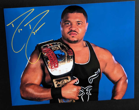 D'Lo Brown Pose 2 Signed Photo COA