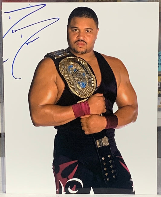 D’Lo Brown Signed 8x10 Color Photo (Comes w/COA)