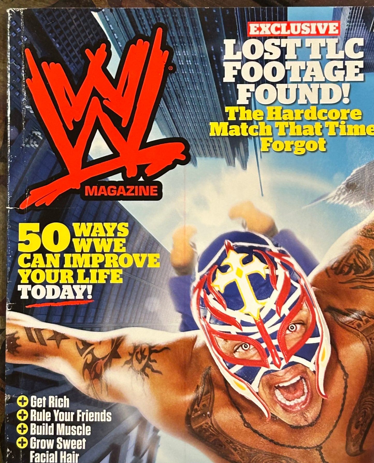 * WWE Magazine Holiday 2010 (Rey Mysterio)