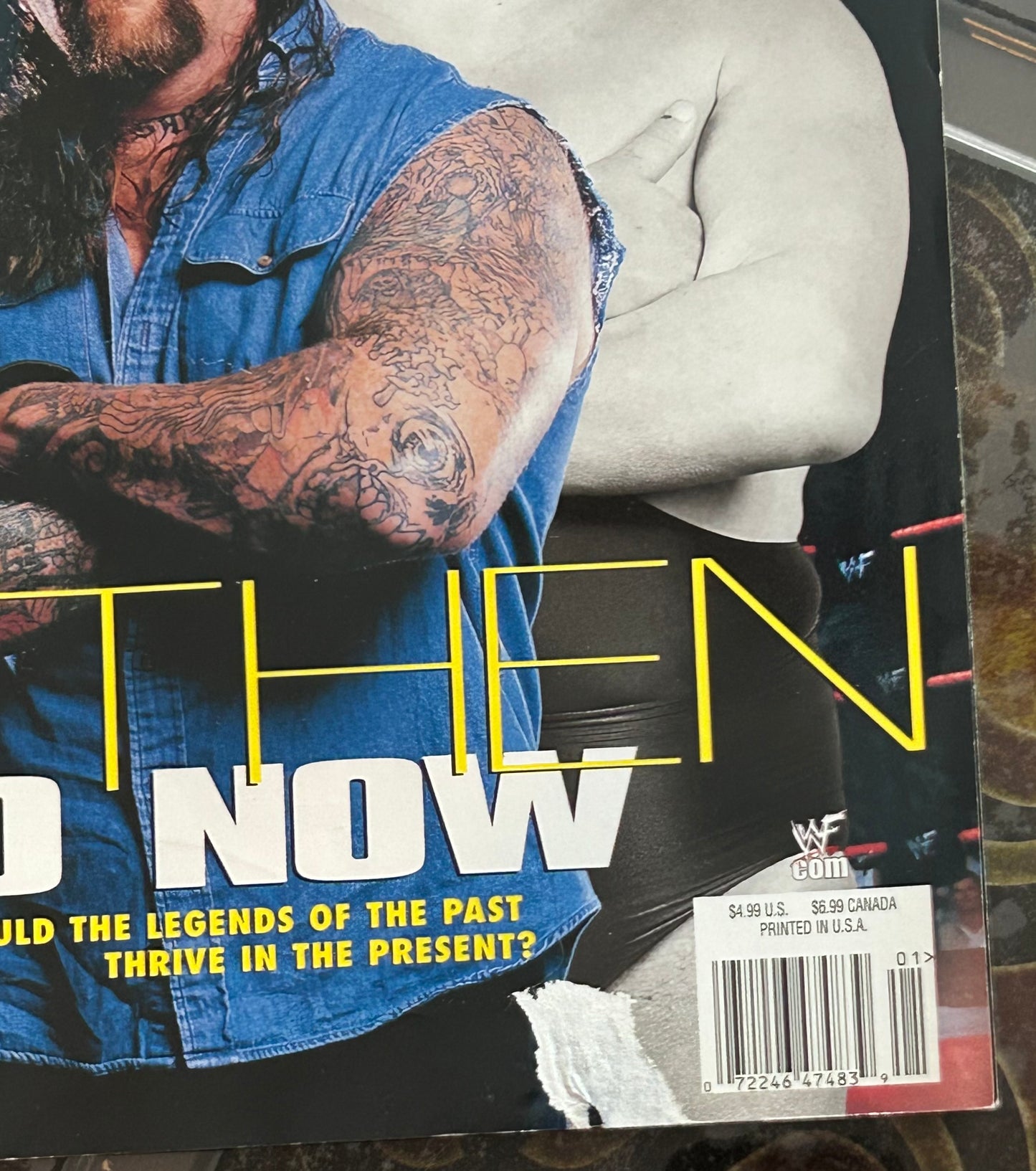 * WWE RAW Magazine January 2002 (Austin/Debra Poster Inside)