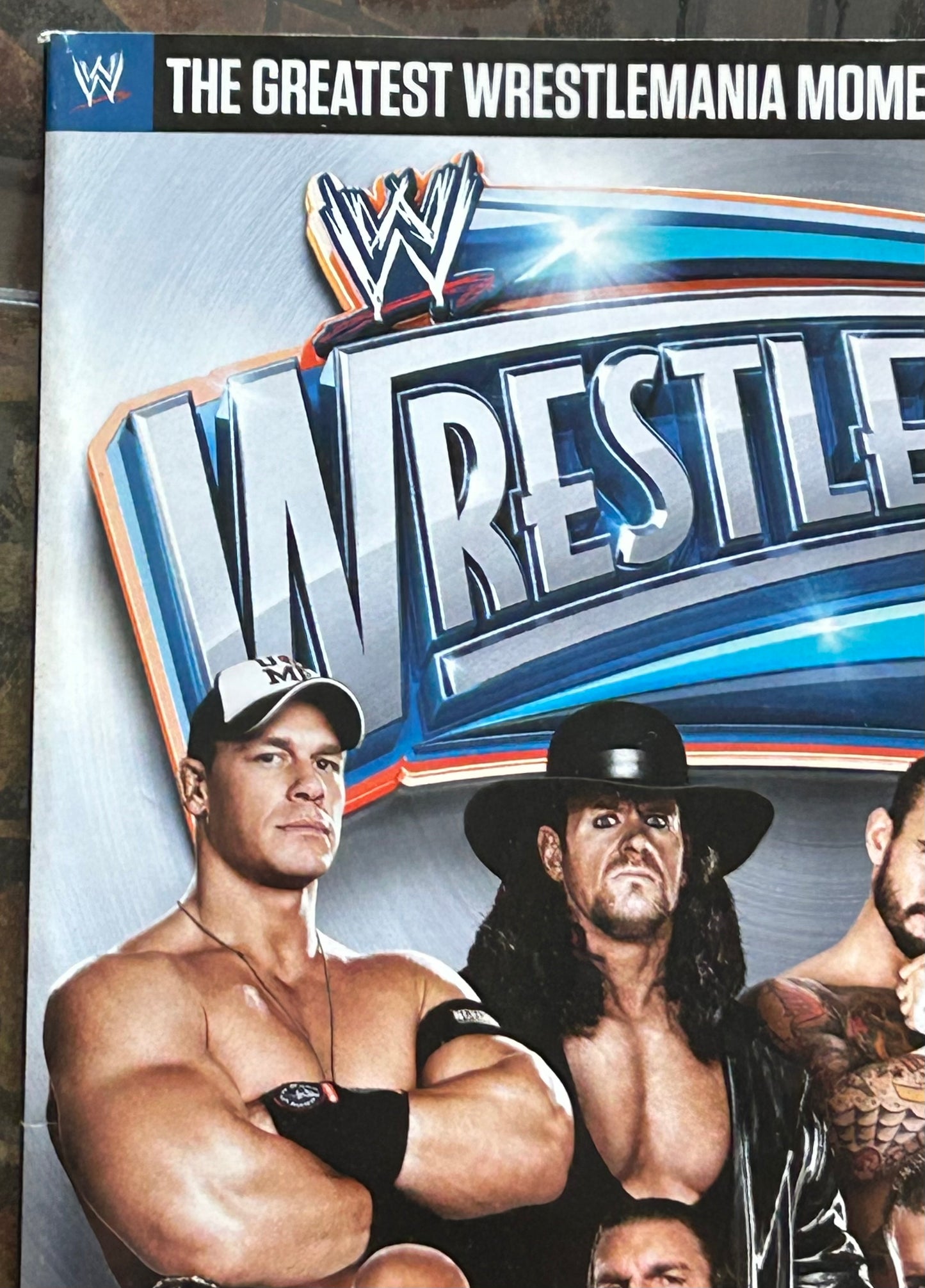 * WWE Wrestlemania 28 Collector’s Edition Magazine