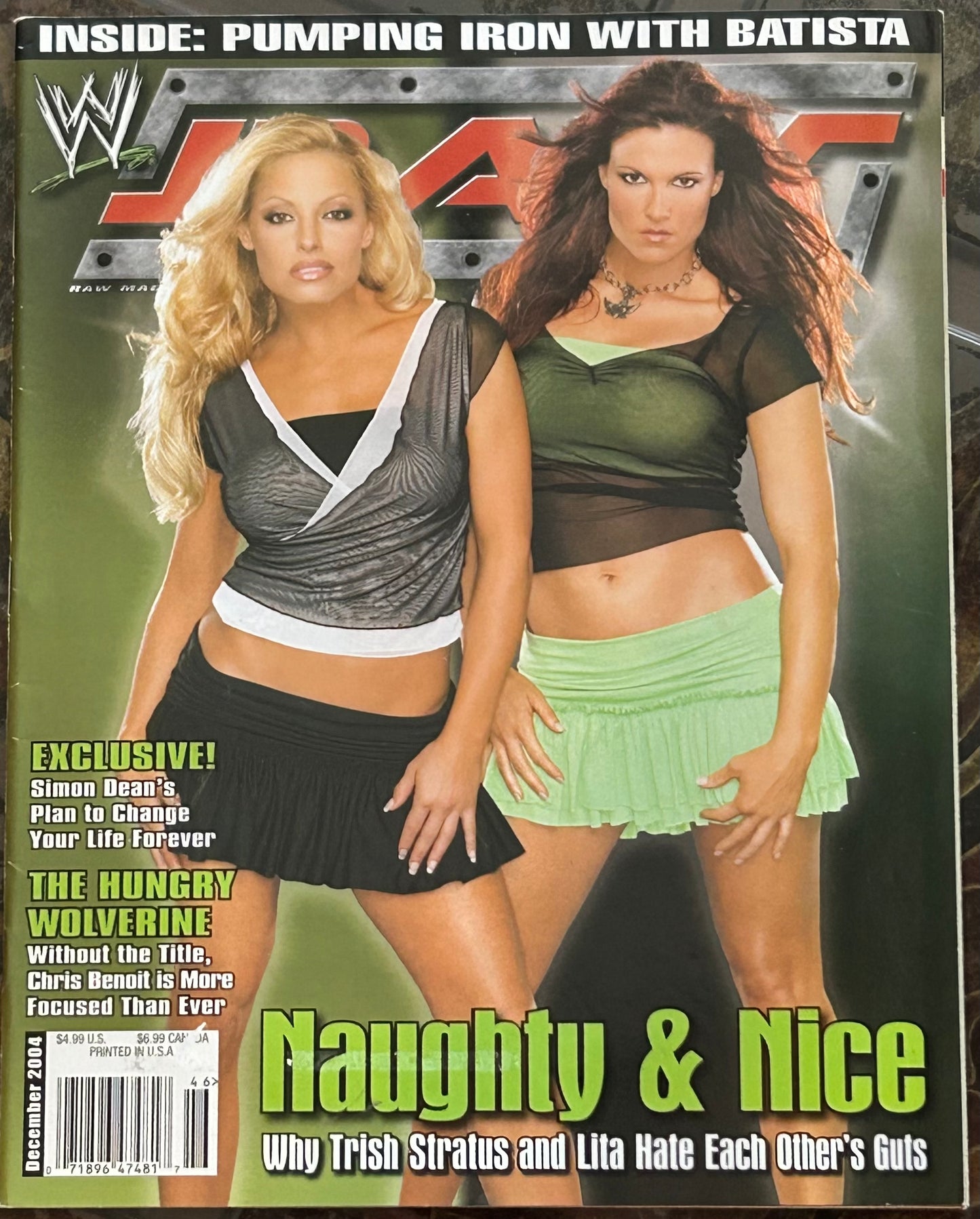 * WWE RAW Magazine December 2004 (Trish Stratus, Lita)
