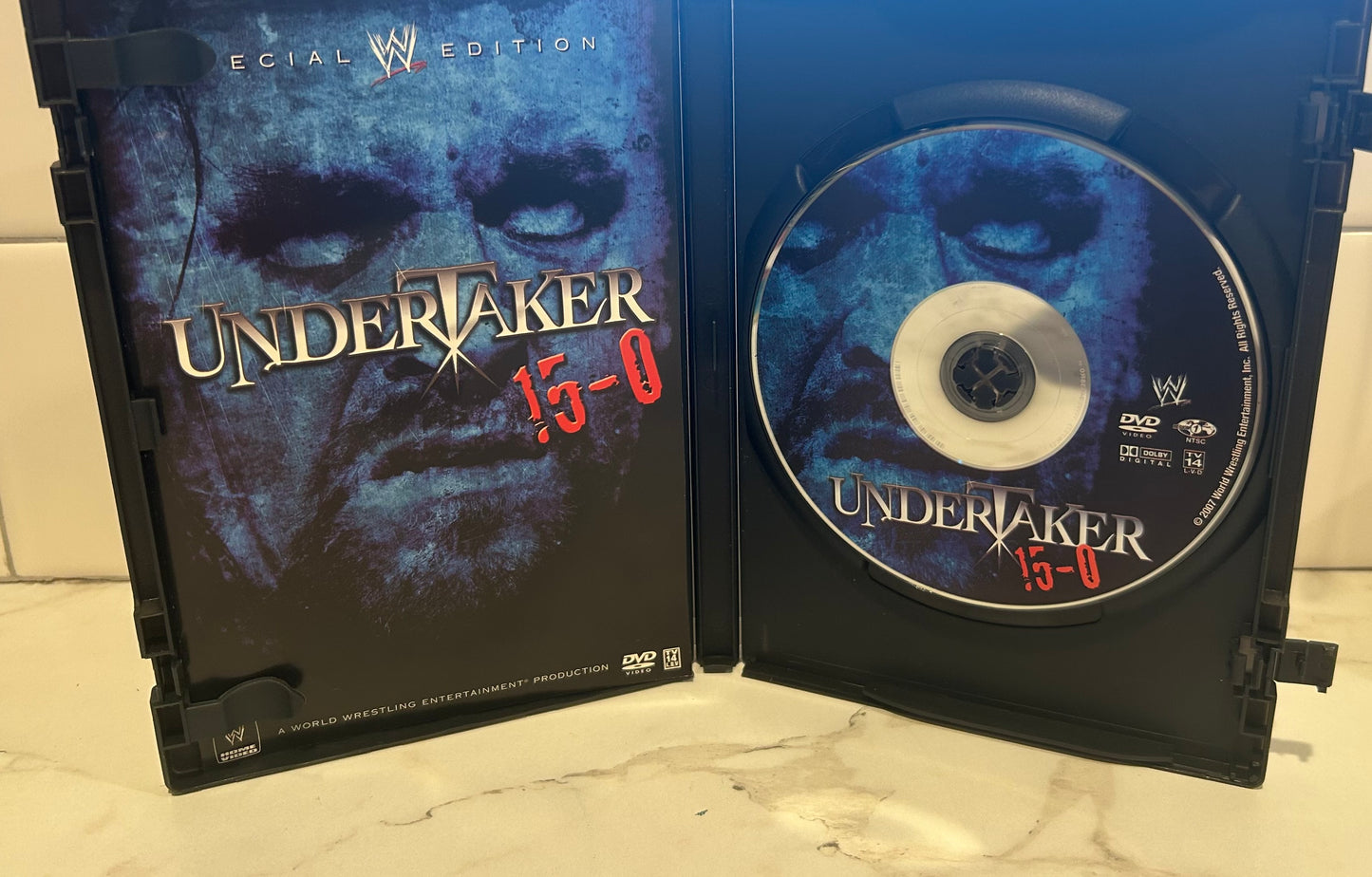 + WWE DVD “The Undertaker 15-0” Special Edition
