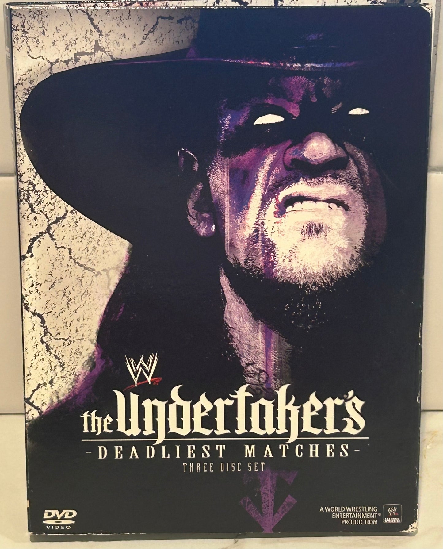 + WWE DVD “The Undertaker’s Deadliest Matches” (3-Disc Set)