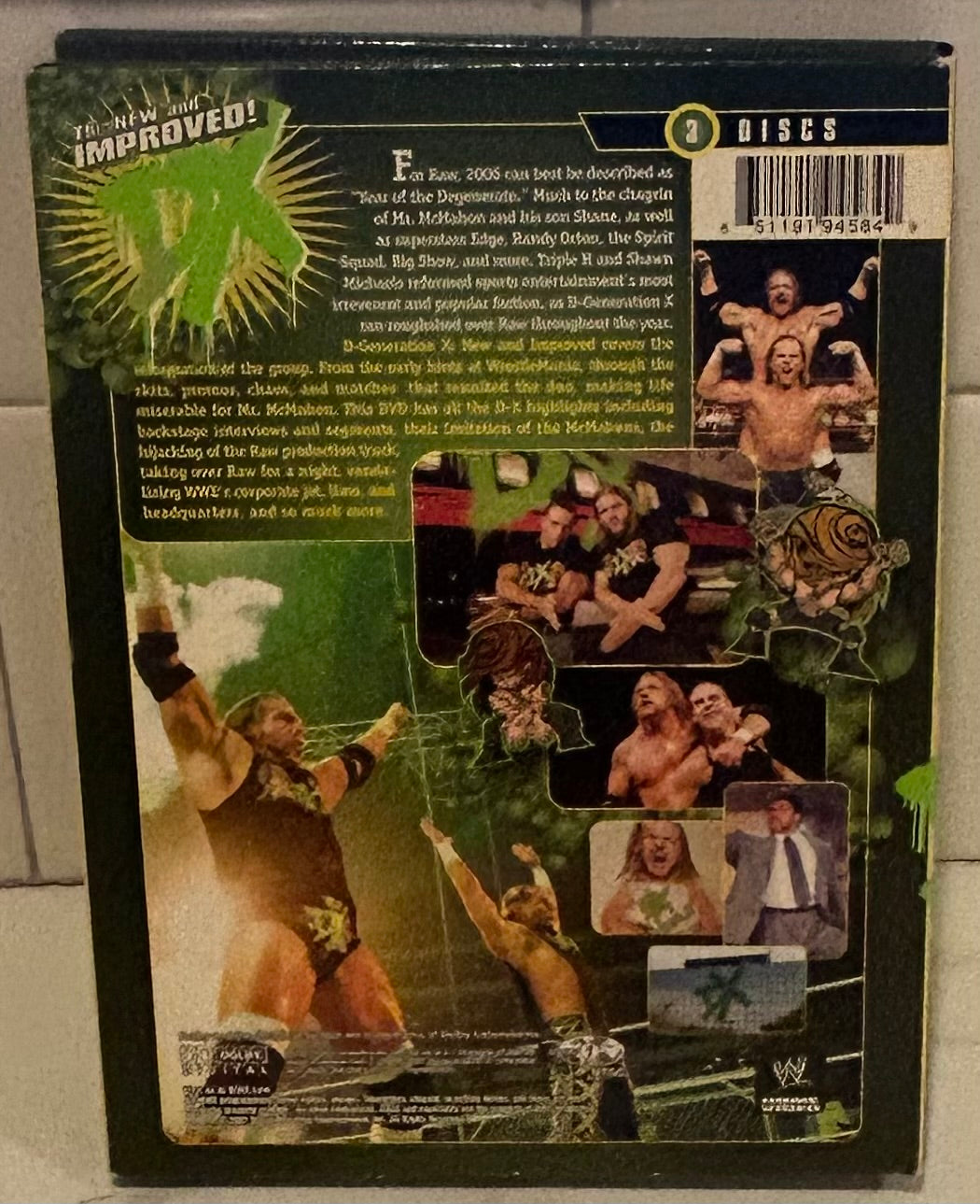 + WWE DVD “DX, The New and Improved” (3-Disc Set)