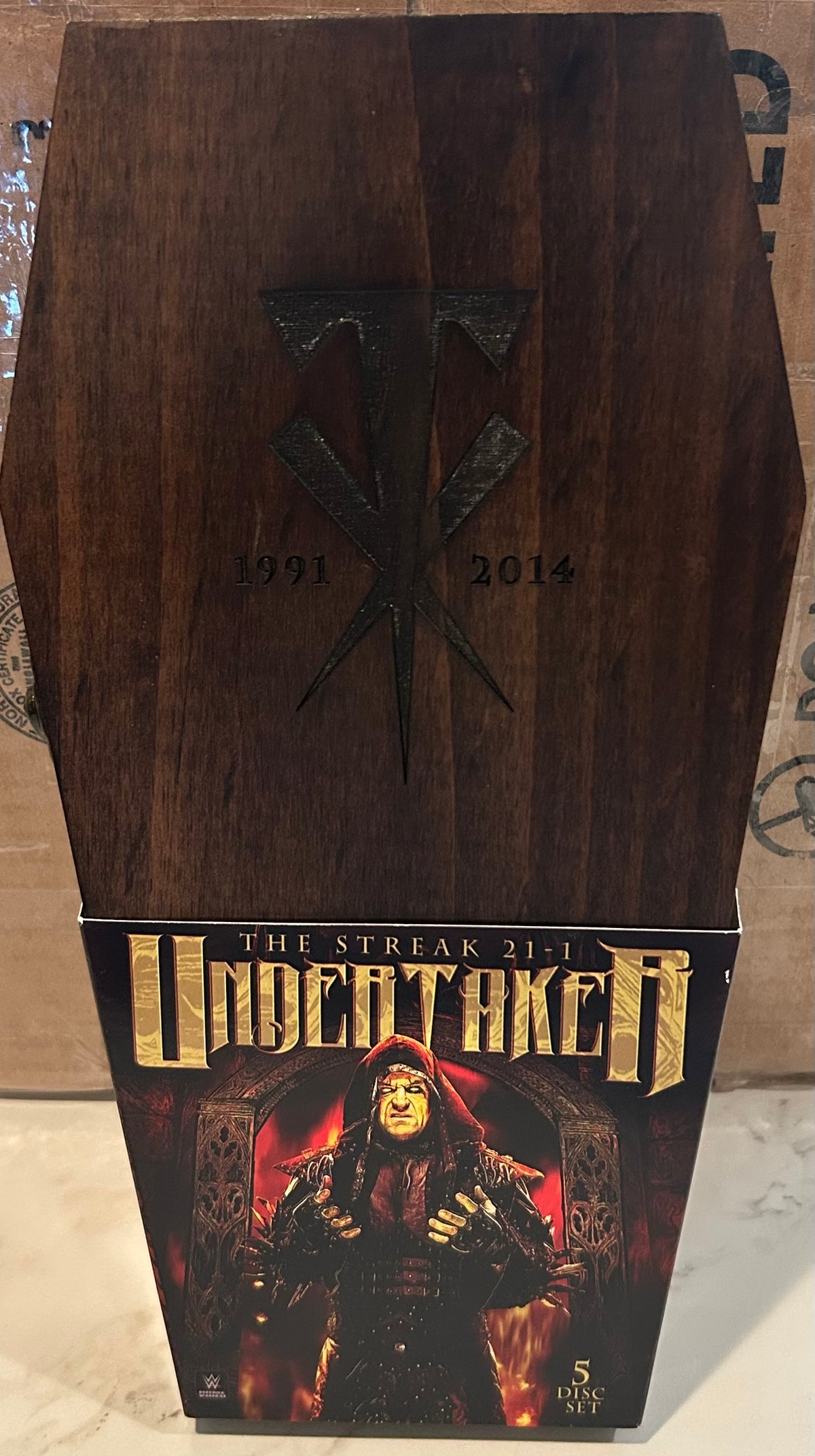 + WWE DVD “Undertaker, The Streak 21-1 Coffin Box Set) 5-Disc Set w/Exclusive Card)
