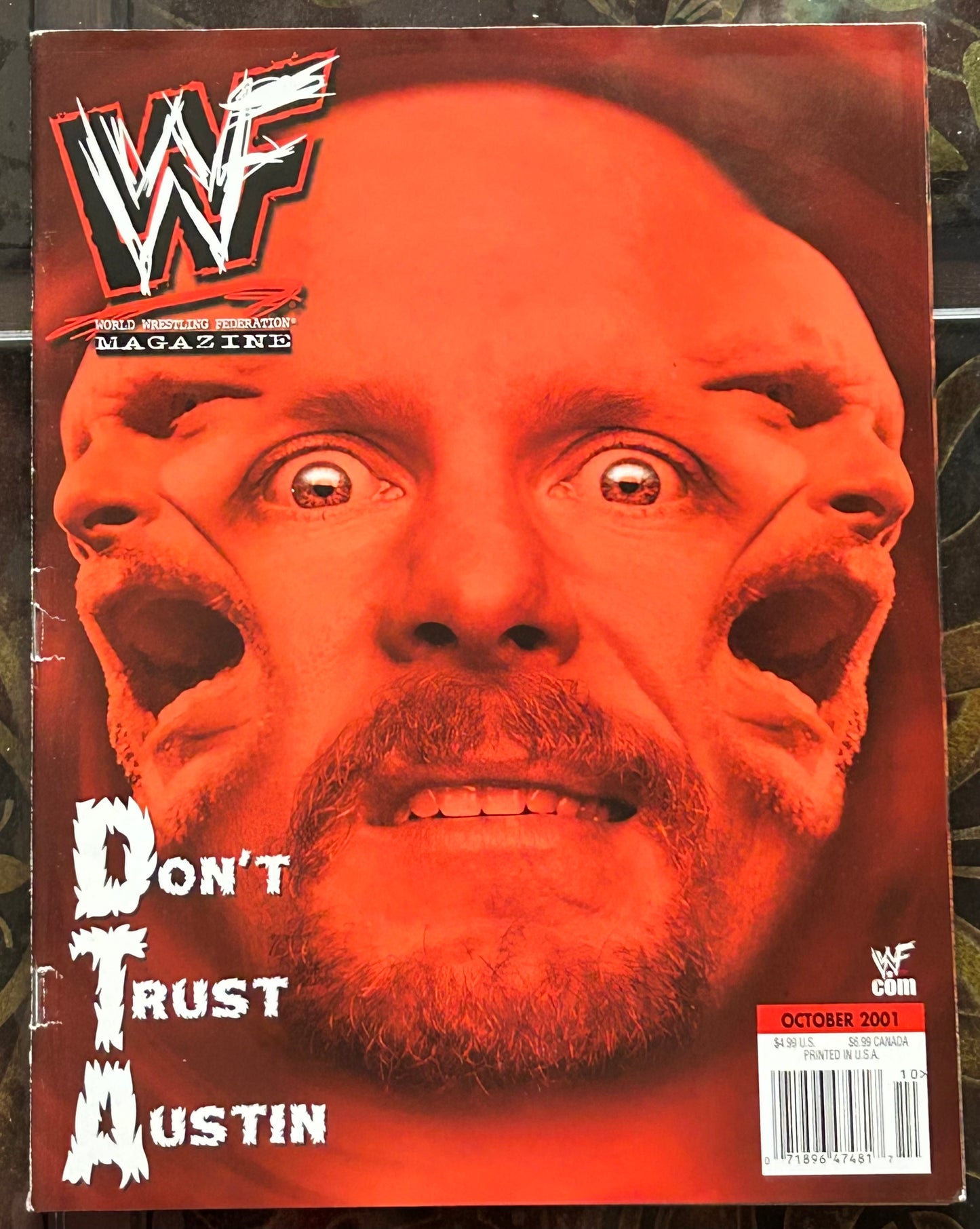 * WWE Magazine October 2001 (Molly Holly Double Sided Color Poster Inside)