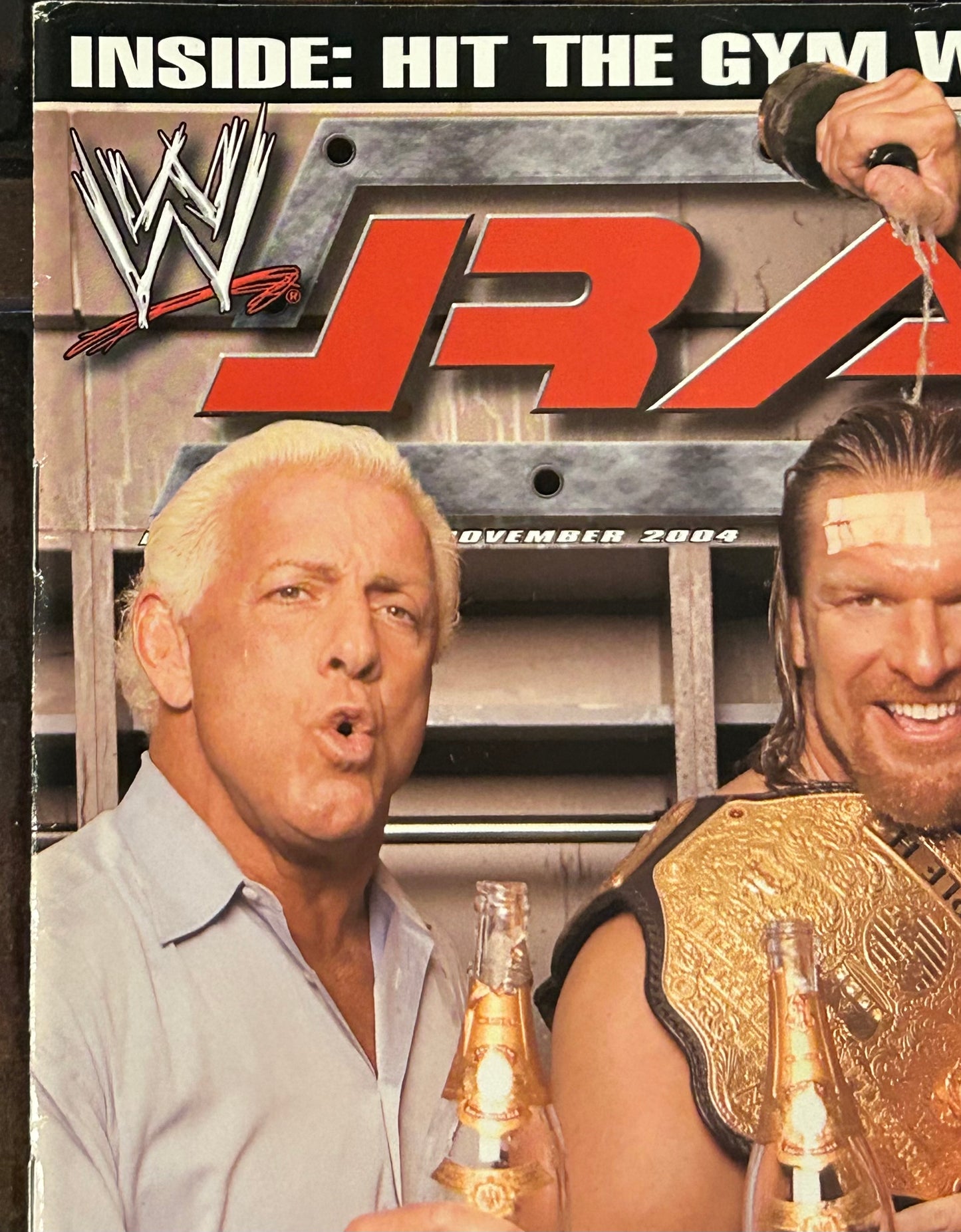 * WWE RAW Magazine Nov 2004 (EVOLUTION)