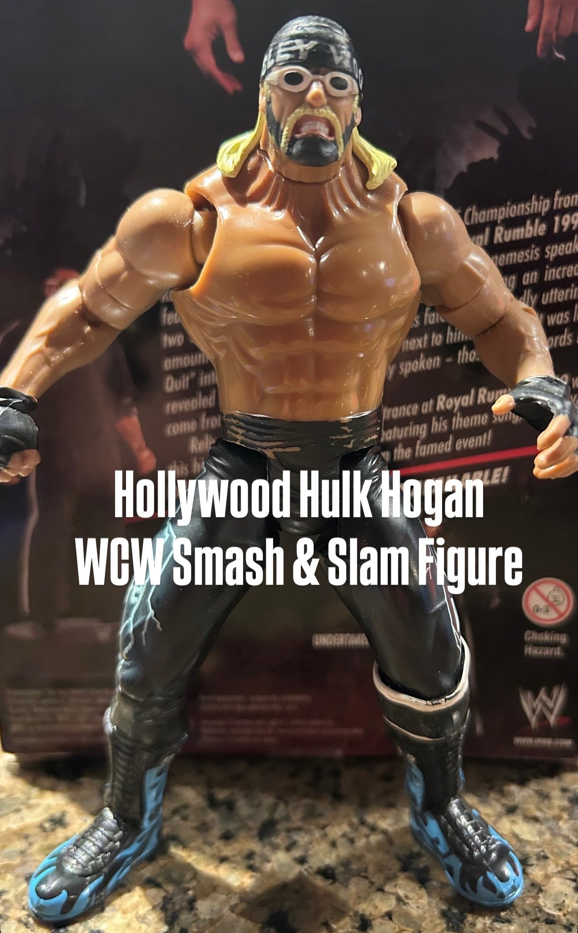 * Hollywood Hulk Hogan WCW Toy Biz Smash & Slam Action Figure (Great Condition)