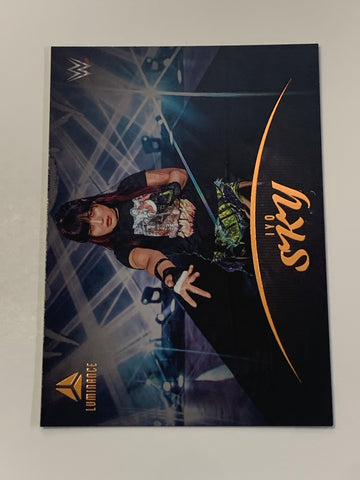 Iyo Sky 2023 WWE Panini Chronicles Luminance Gold Parallel Card