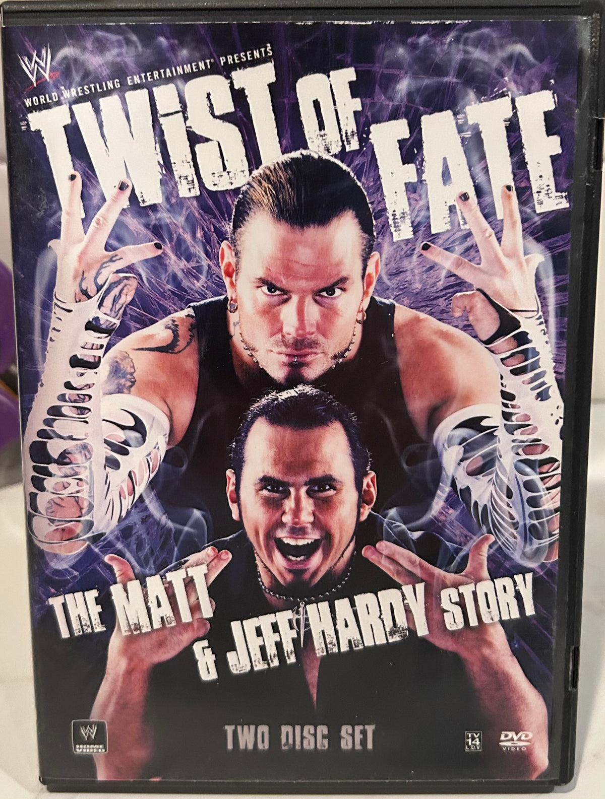 + WWE DVD “The Matt & Jeff Hardy Story, Twist of Fate” (2-Disc Set)