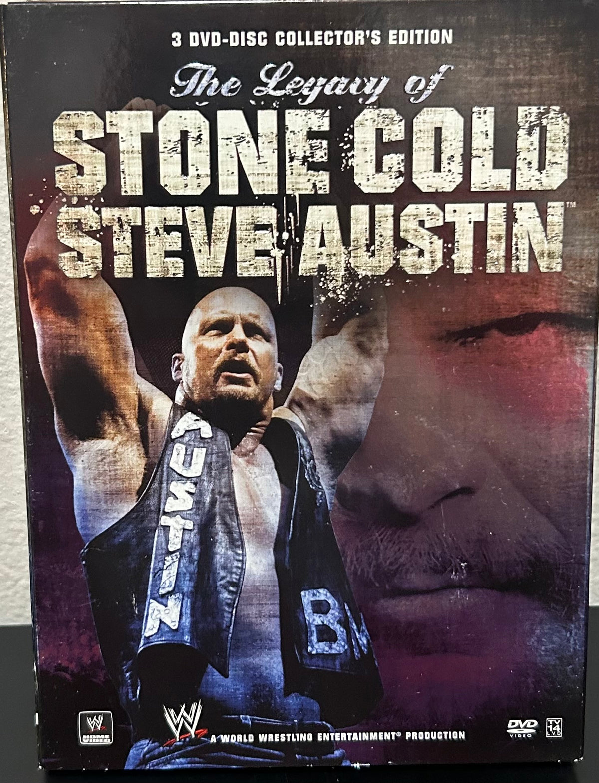 + WWE DVD “The Legacy of Stone Cold Steve Austin” (3-Disc Set)
