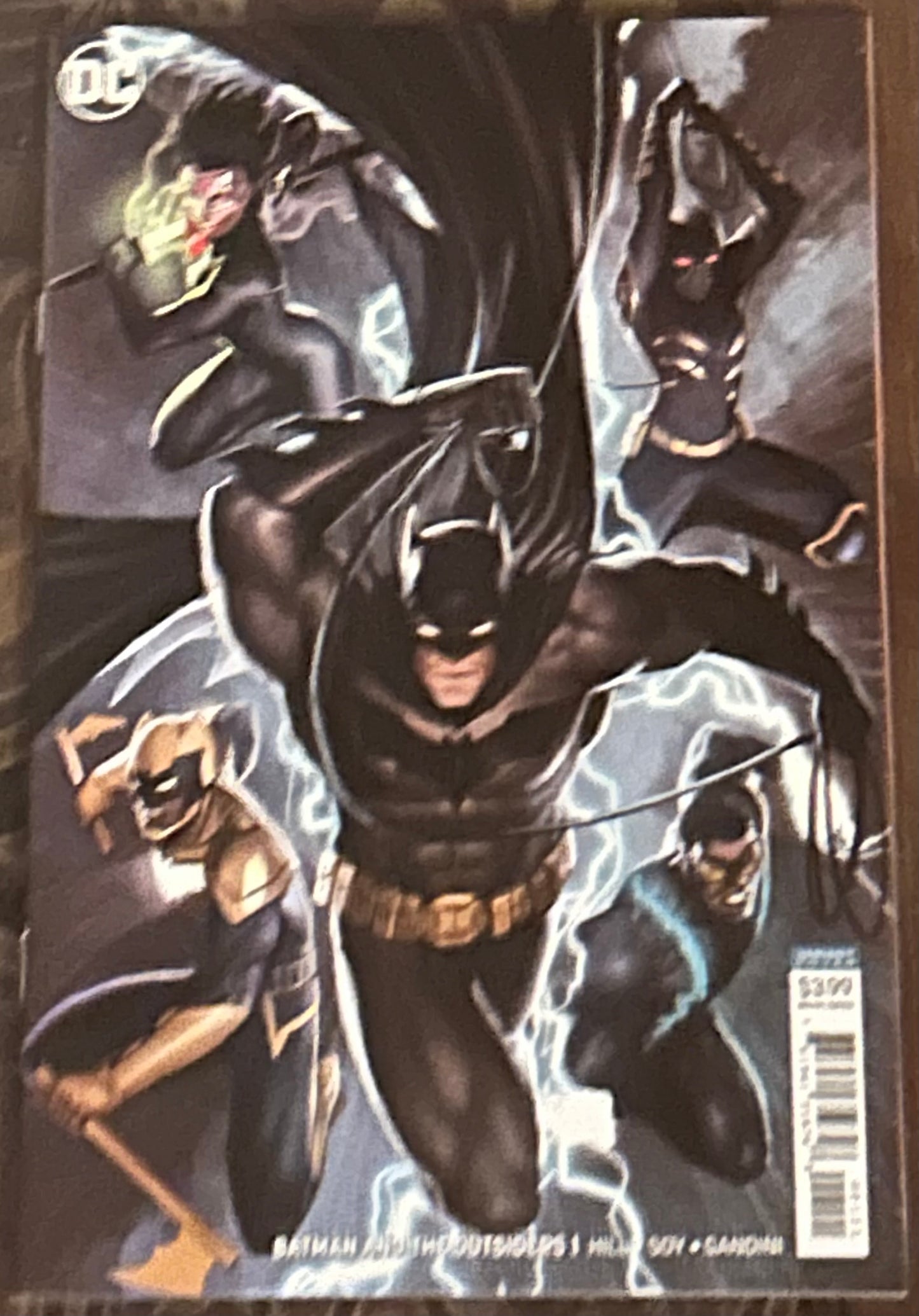 * Batman and The Outsiders #1 (VARIANT EDITION)