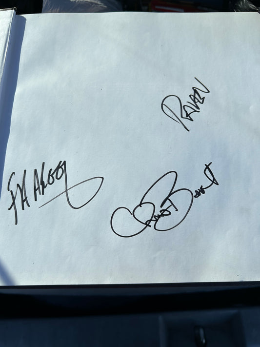 WWE Wrestlemania Book Signed by 5 people (Benot, Big Show & more)