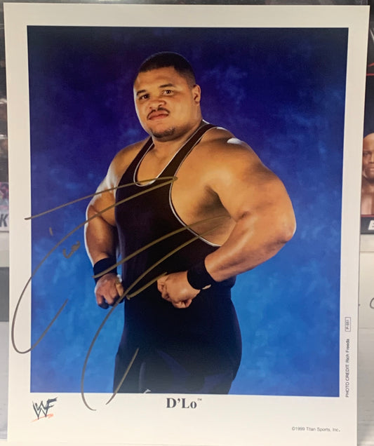 D’Lo Brown Signed 8x10 Color Photo (Comes w/COA)