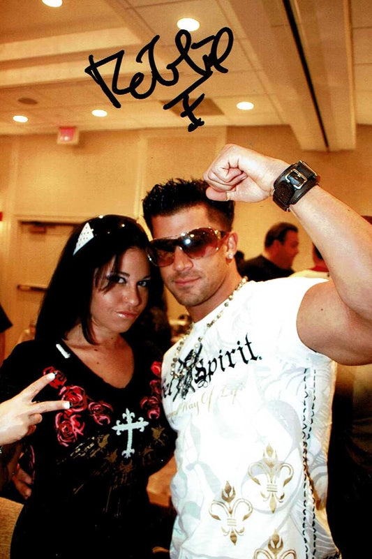 Robbie E Pose 4 Signed Candid (4x6 Size) Photo