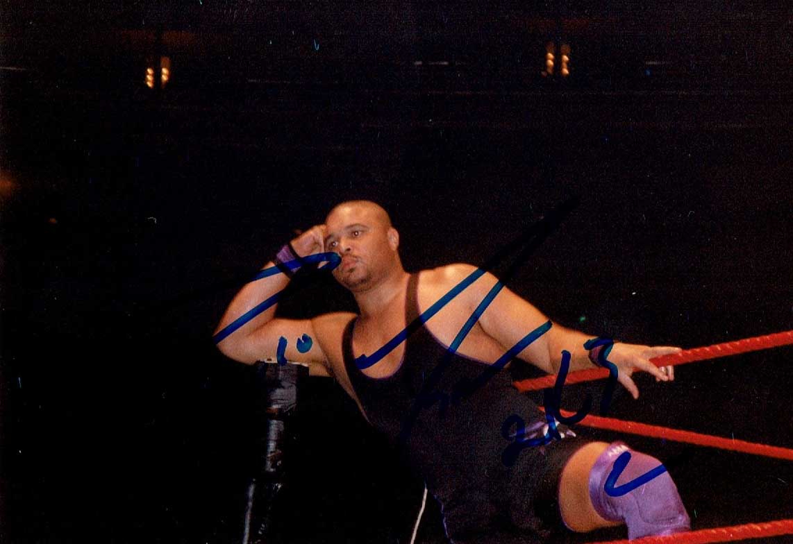 D'Lo Brown Pose 3 Signed Candid (4x6 Size) Photo