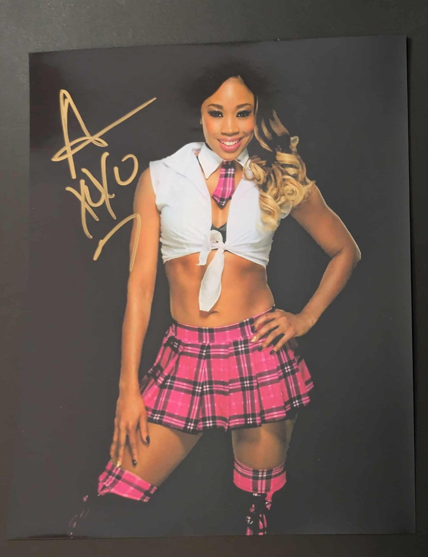 Ariane Andrew (Cameron) Pose 1 Signed Photo COA