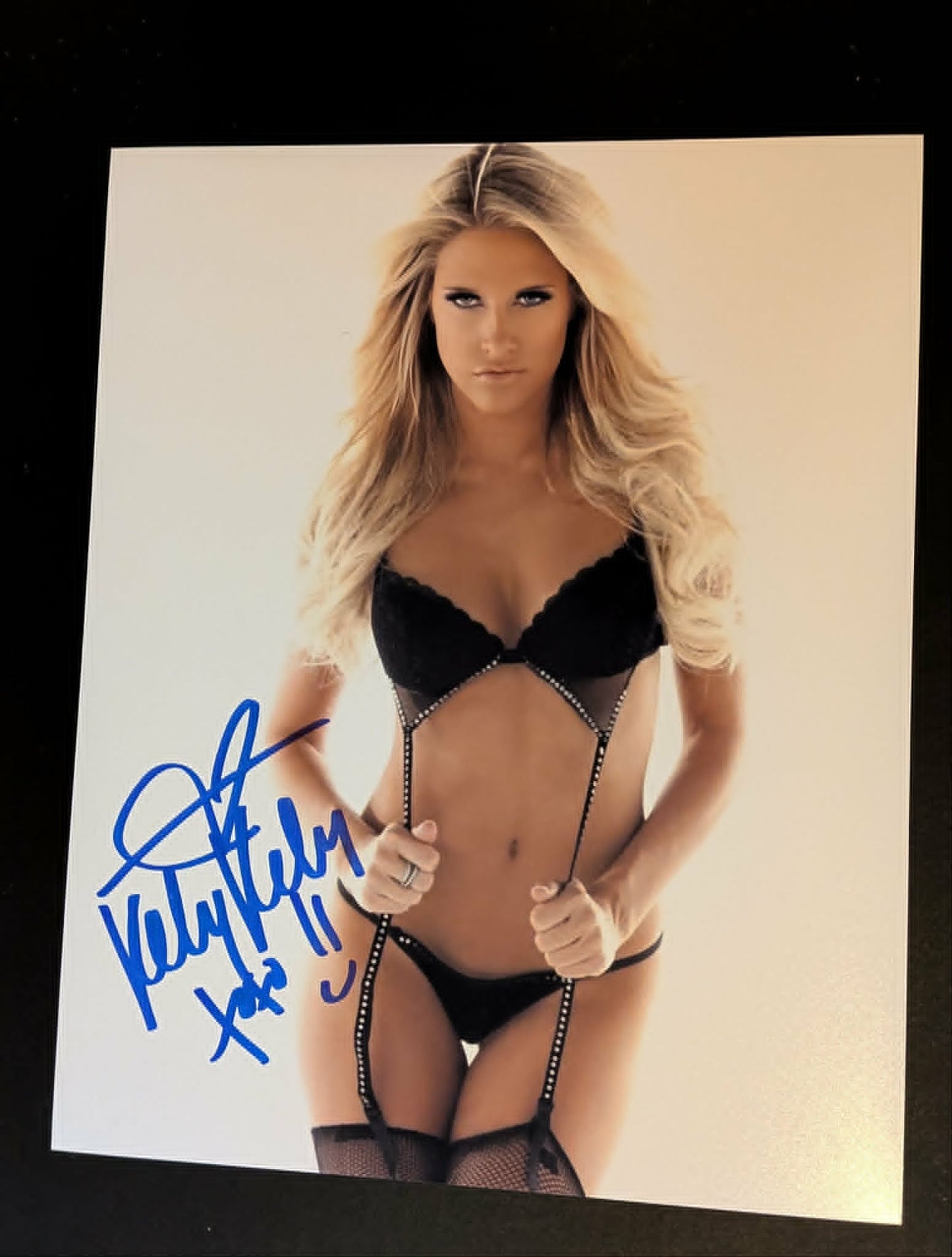 Kelly Kelly Pose 11 Signed Photo COA