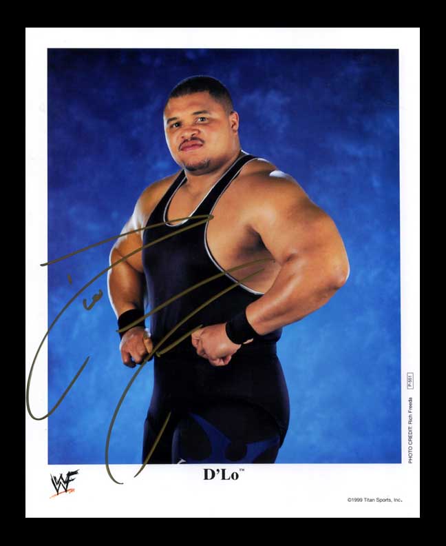 D'Lo DLO Brown Pose 5 Signed Photo
