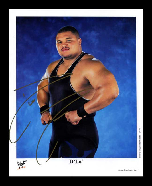 D'Lo DLO Brown Pose 5 Signed Photo