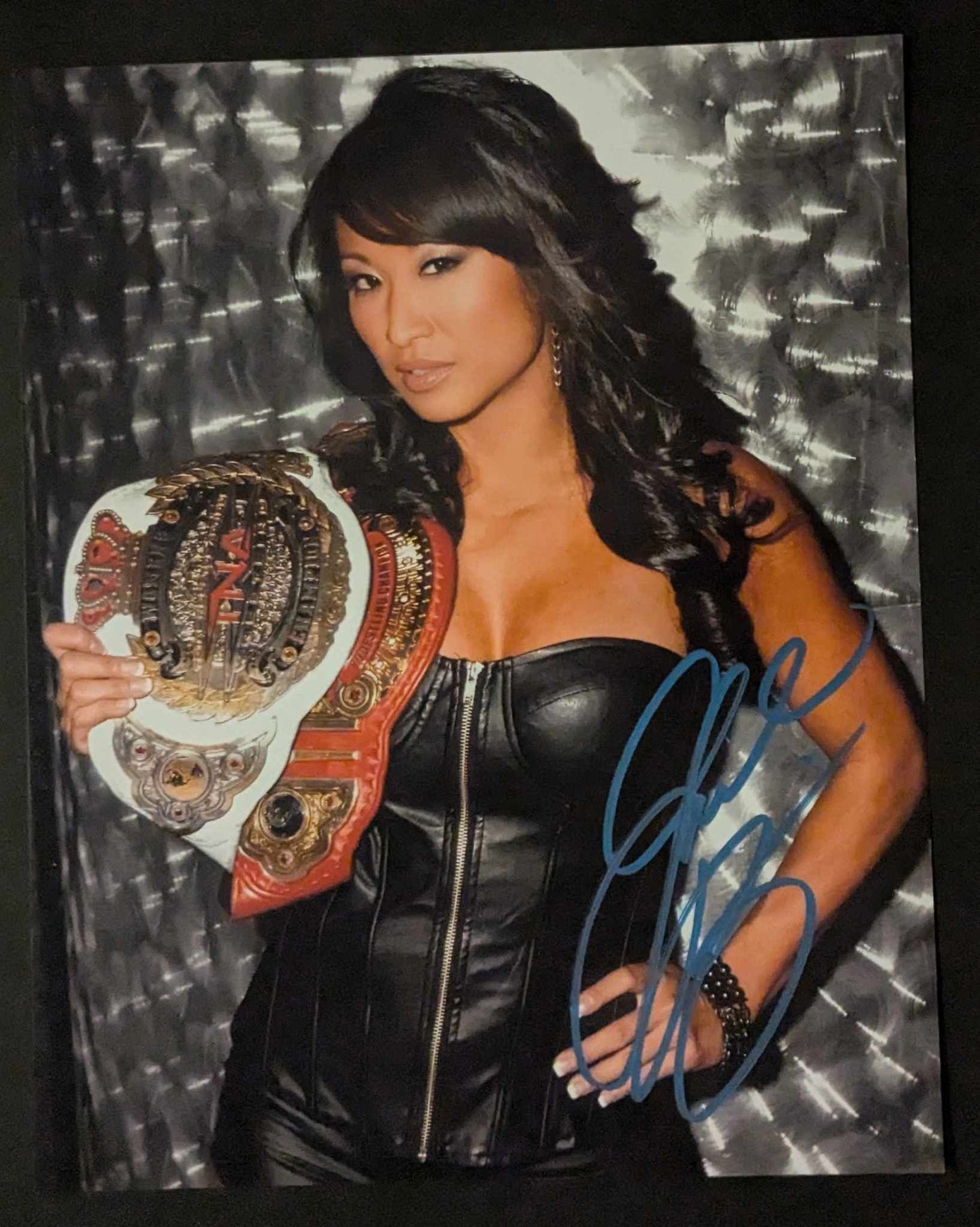 Gail Kim Pose 6 Signed Photo COA