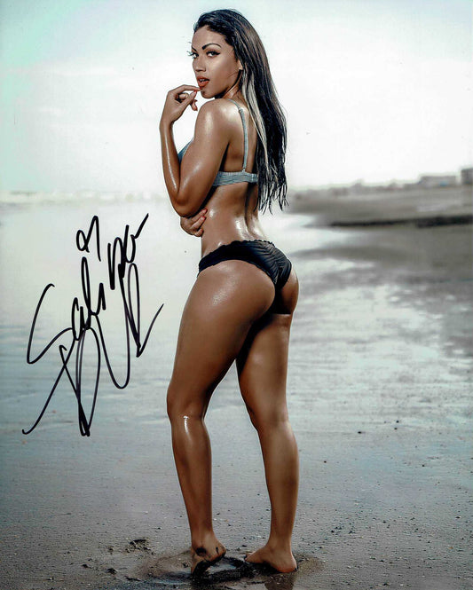 Salina de la Renta Pose 2 Signed Photo COA