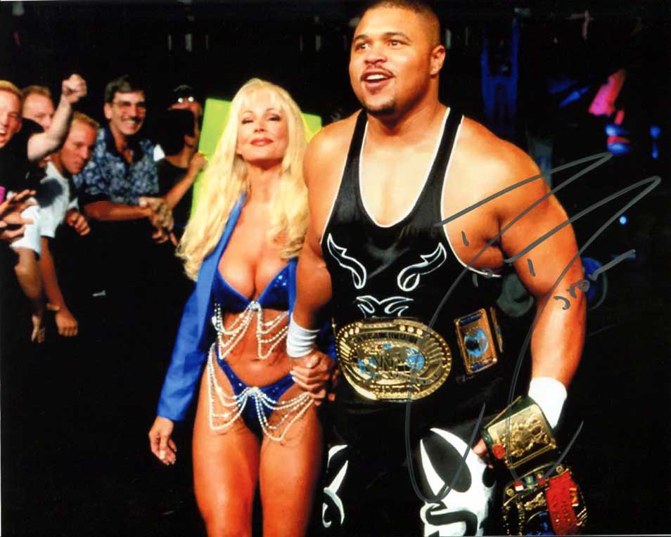 D'Lo DLO Brown Pose 1 Signed Photo