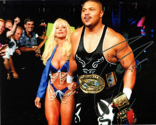 D'Lo DLO Brown Pose 1 Signed Photo