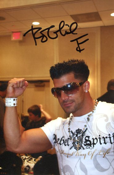 Robbie E Pose 1 Signed Candid (4x6 Size) Photo