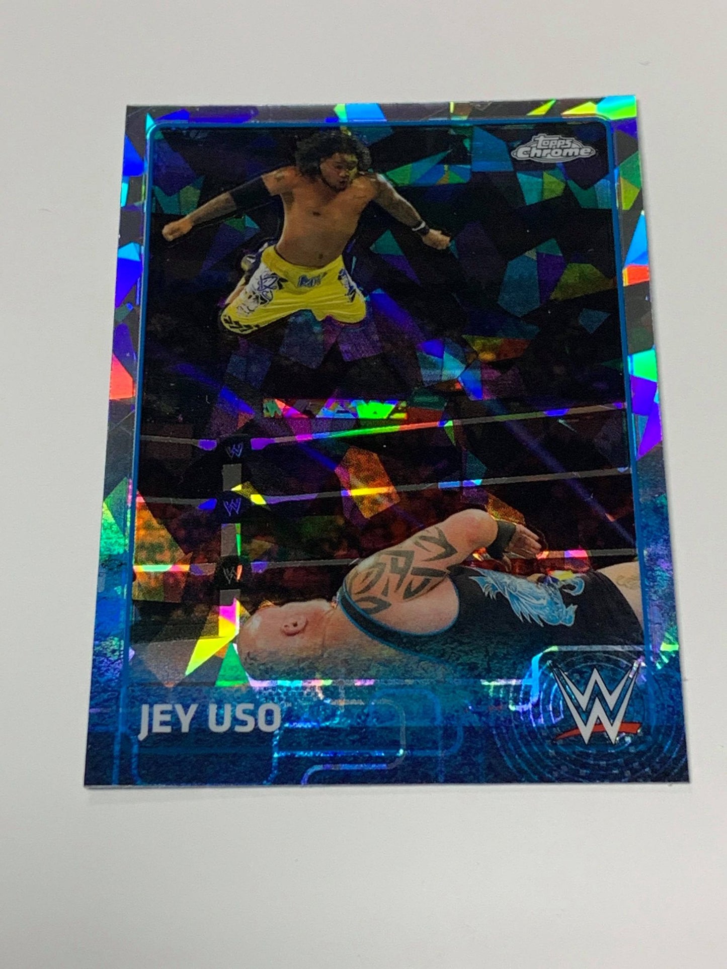 Jey USO WWE 2015 Topps Chrome Atomic Refractor #36